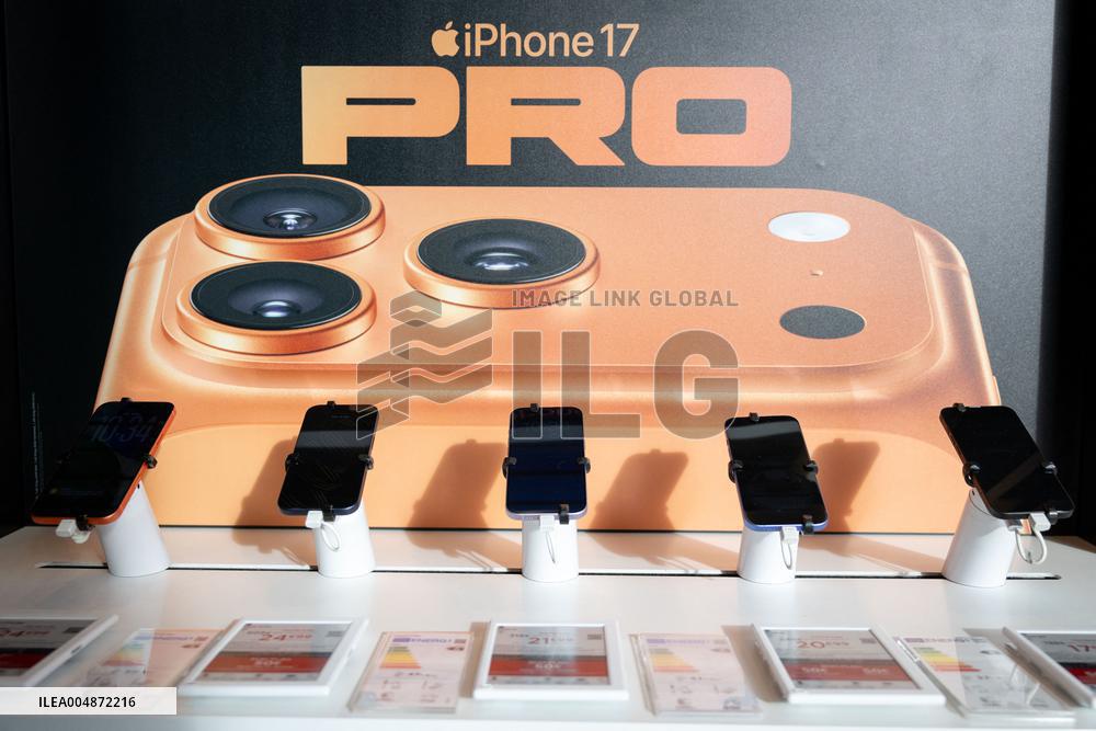 Launch of the limited-edition Stranger Things Freebox - Paris AJ