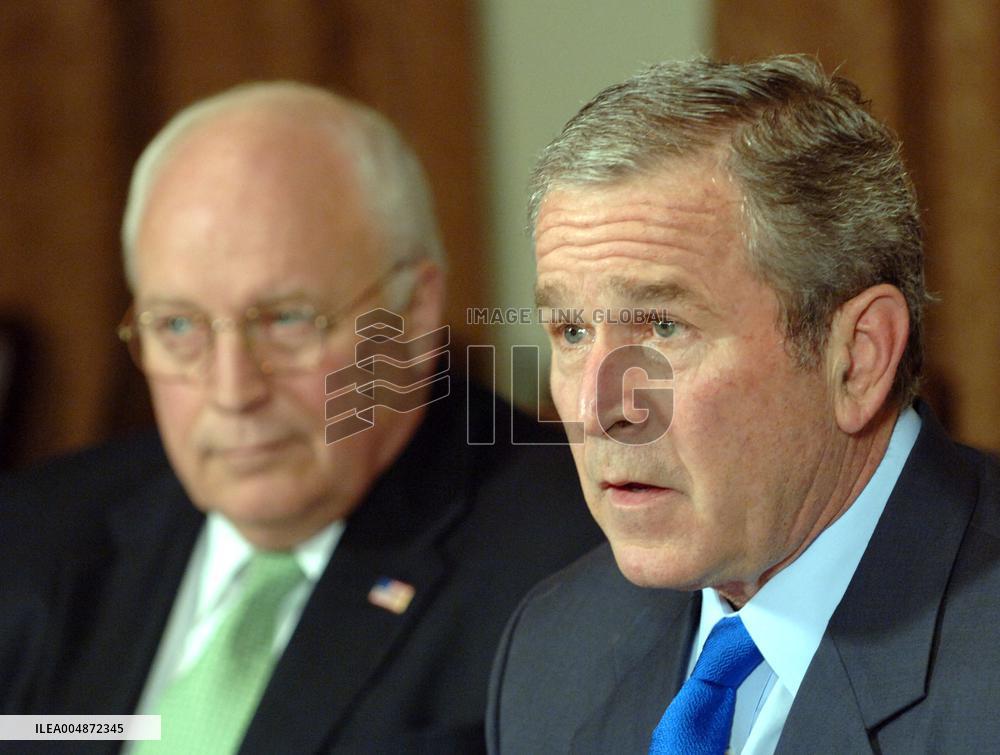 Bush Meets With Military Leaders