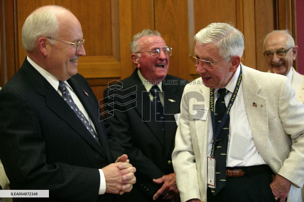 Cheney meets with USS Bashaw Plankowners