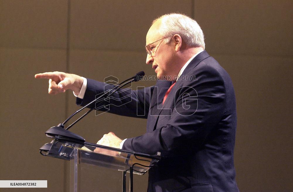 Cheney Meets Reporters