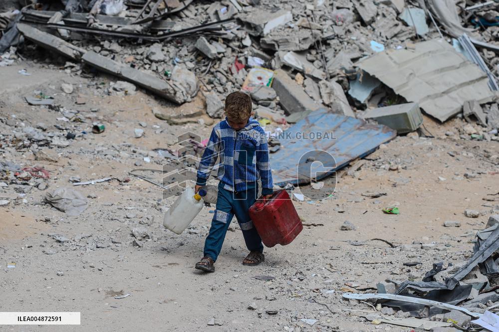 Life In The Ruins In Gaza After Ceasefire - Palestine