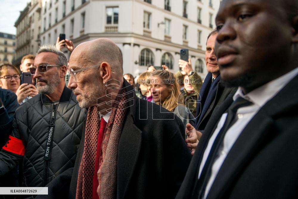 Laurent Mauvignier Wins Goncourt Prize For “La Maison Vide” - Paris