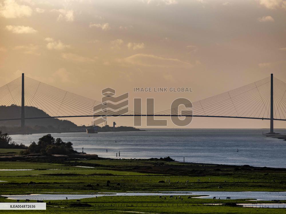 Illustration - Normandy Bridge