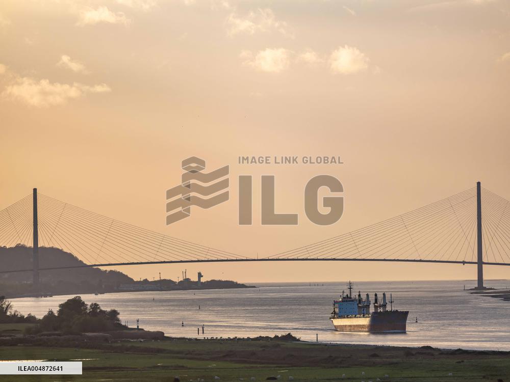 Illustration - Normandy Bridge