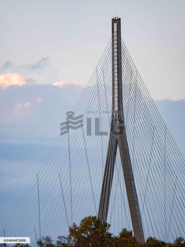 Illustration - Normandy Bridge