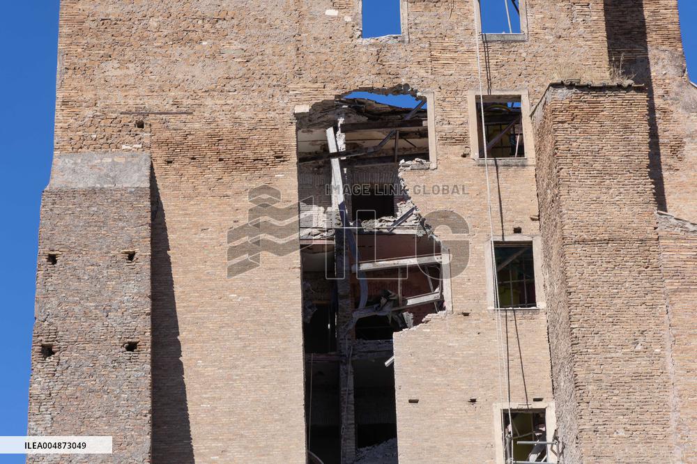 Tribute To The Worker Who Died Following The Collapse Of The Torre Dei Conti - Rome