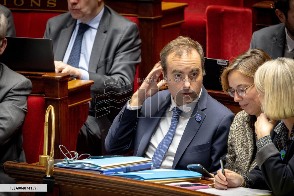 Opening session to discuss France's social security budget - Paris AJ