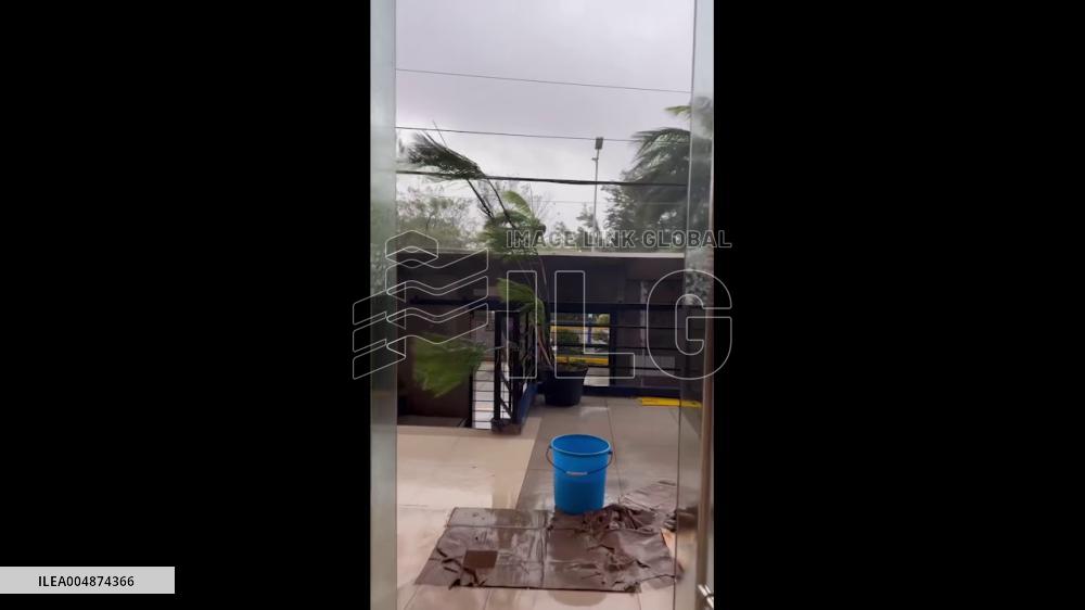 Philippines: Typhoon Kalmaegi Lashes Central Regions With Strong Winds and Heavy Rain 4