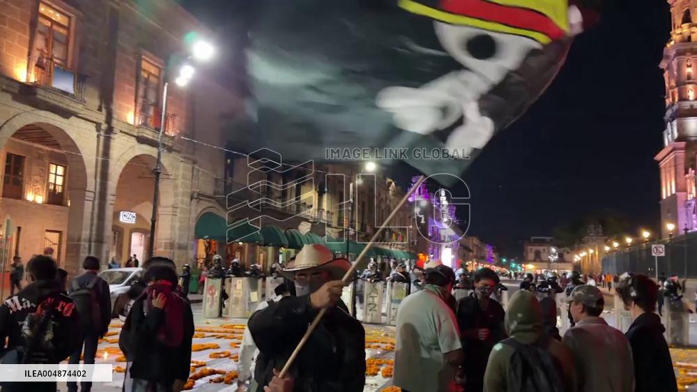 Mexico: Protest Erupts After Anti-Crime Mayor Killed in Michoacán 4