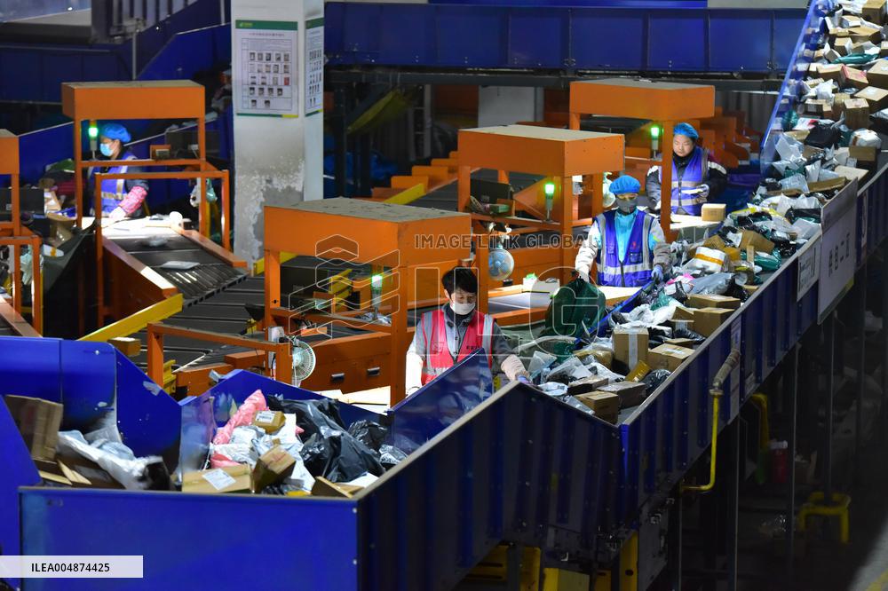 Online Shopping Logistics Peak