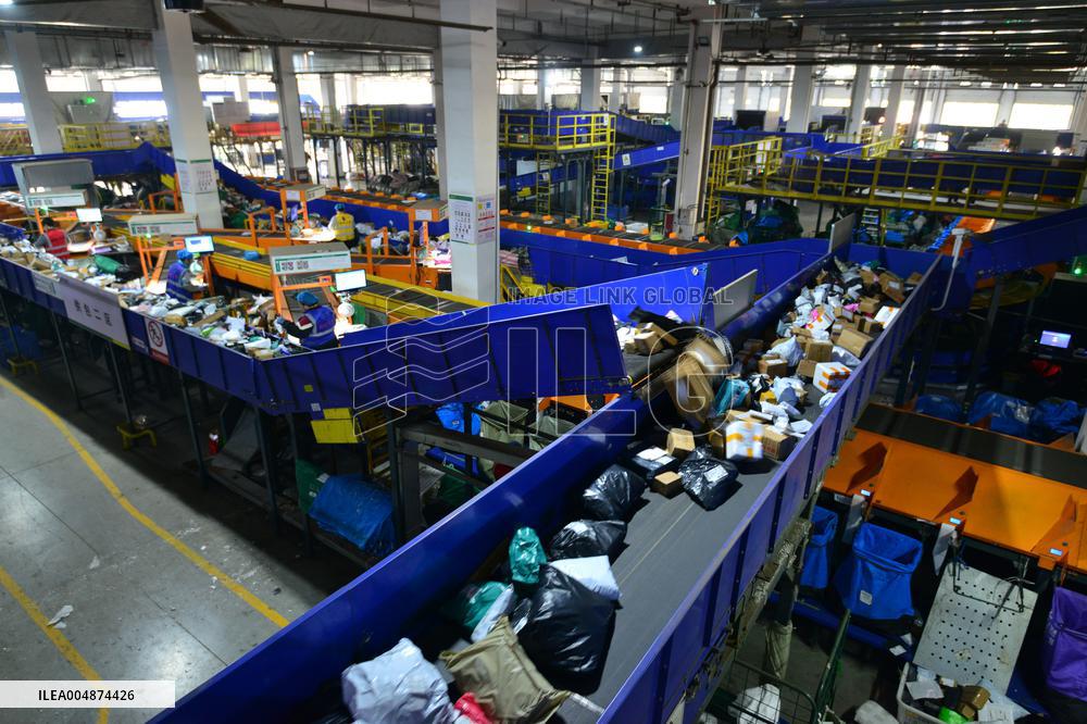 Online Shopping Logistics Peak