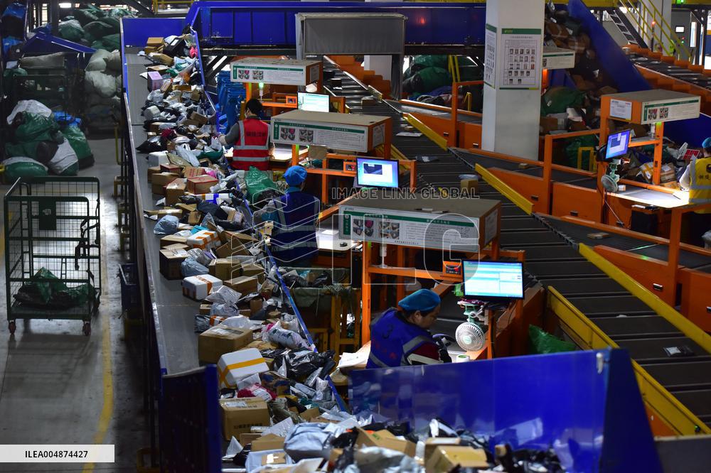 Online Shopping Logistics Peak