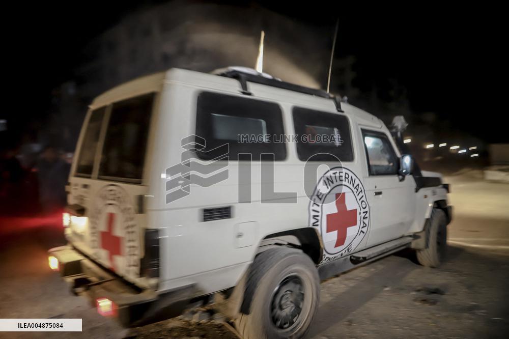 Red Cross Enters Gaza City