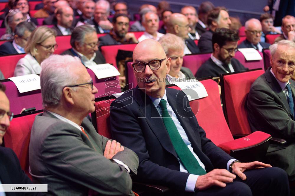 Ministerial Visits to Automotive Industry Day - Paris