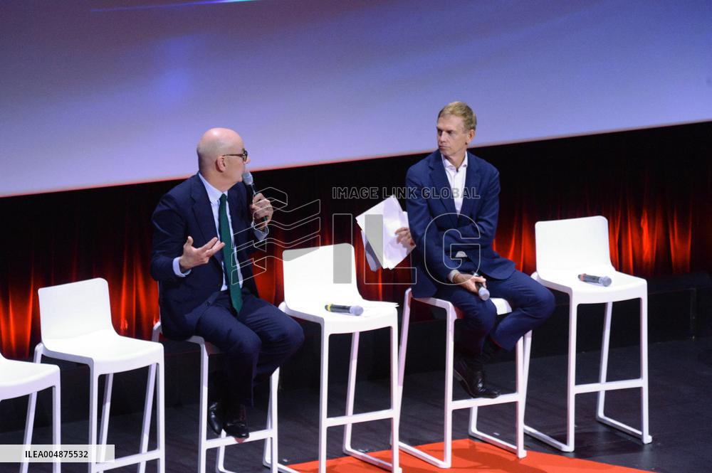 Ministerial Visits to Automotive Industry Day - Paris