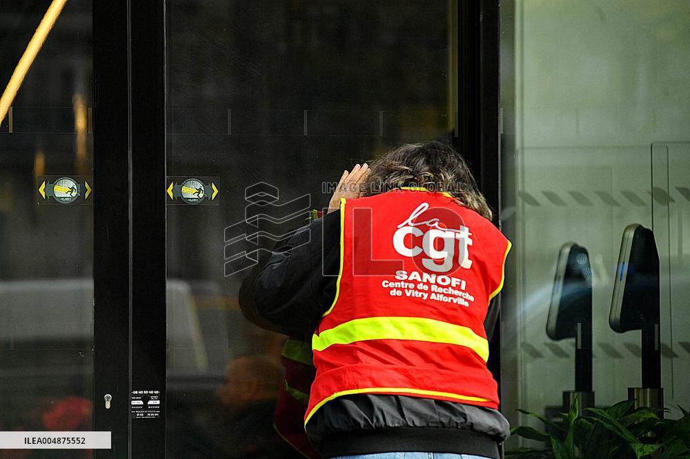 Inter-Union Rally In Front Of Maison Sanofi - Paris
