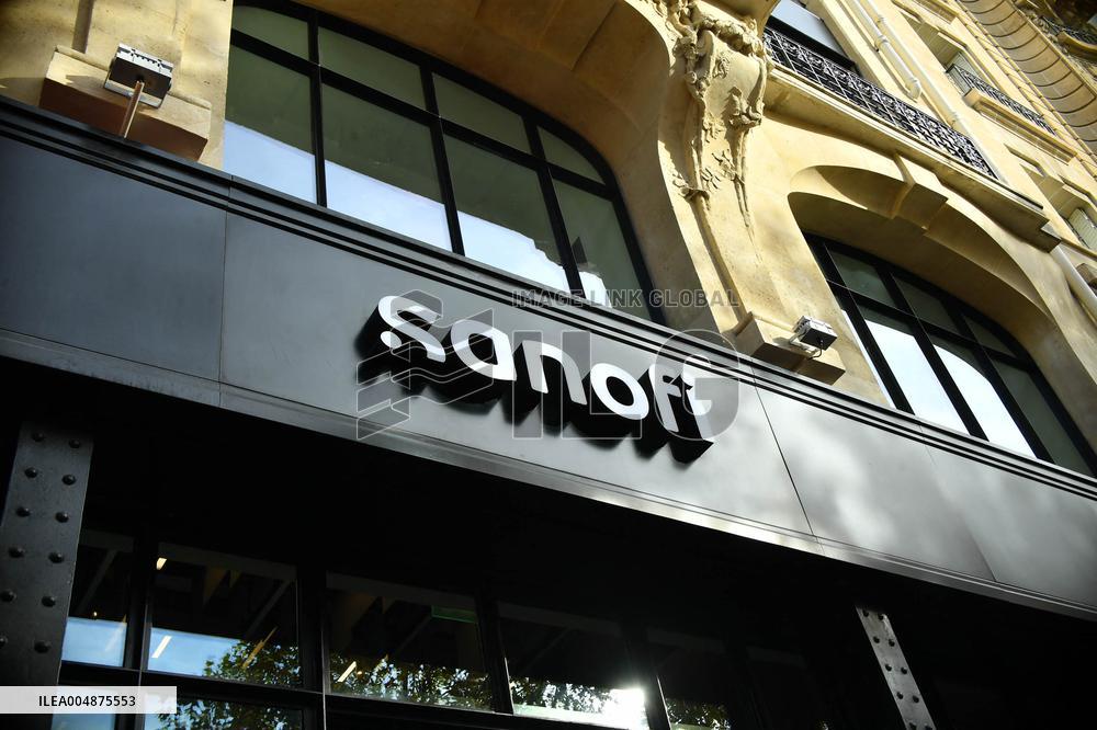 Inter-Union Rally In Front Of Maison Sanofi - Paris