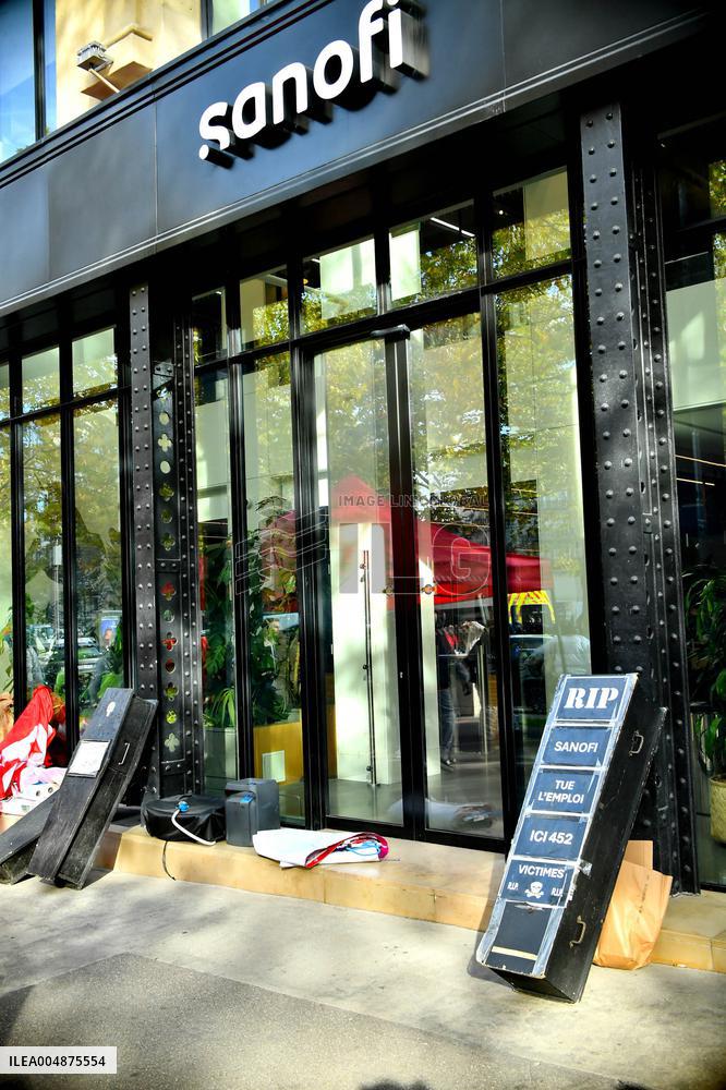 Inter-Union Rally In Front Of Maison Sanofi - Paris