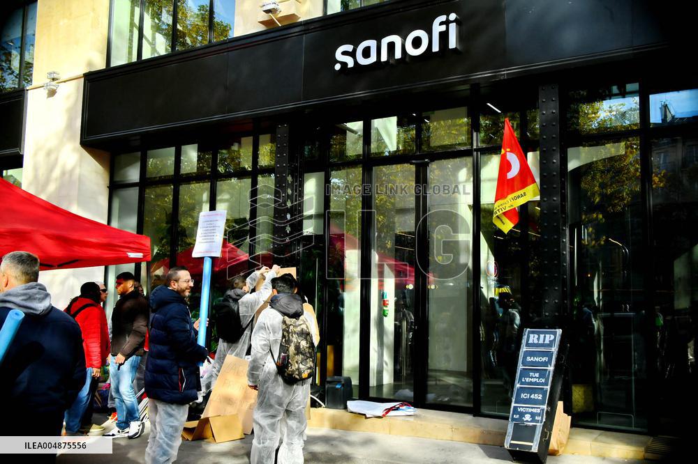 Inter-Union Rally In Front Of Maison Sanofi - Paris