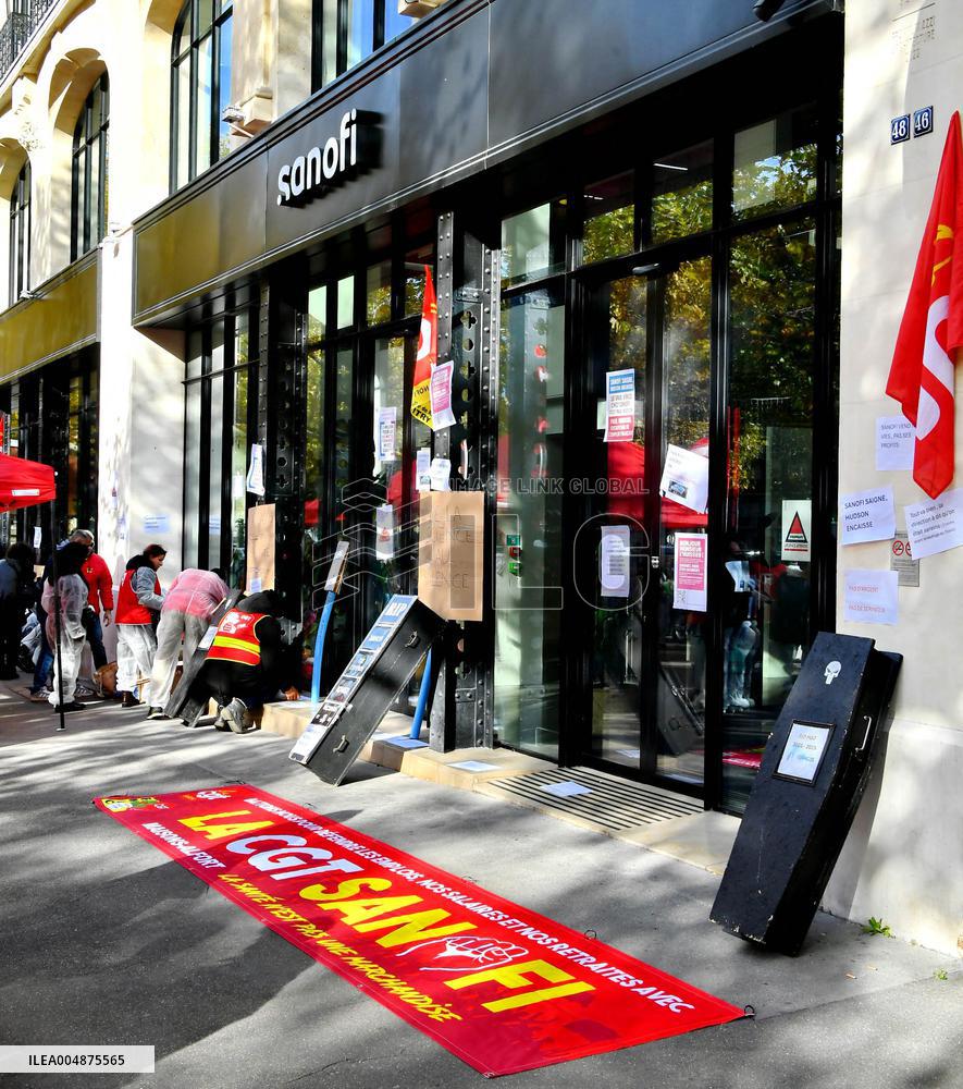 Inter-Union Rally In Front Of Maison Sanofi - Paris