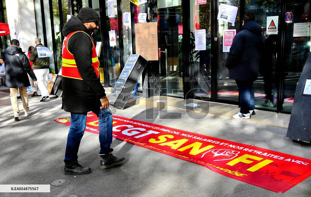 Inter-Union Rally In Front Of Maison Sanofi - Paris