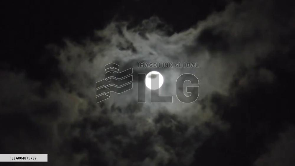 Largest Supermoon of Year Lights Up Night Sky 2