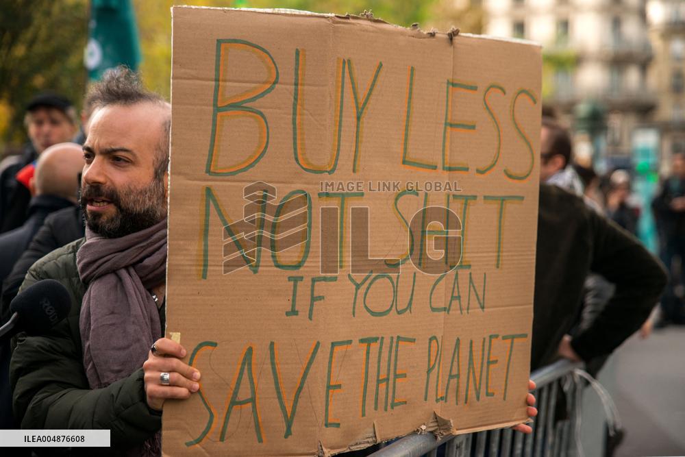 Protest Against Shein's Opening at BHV - Paris