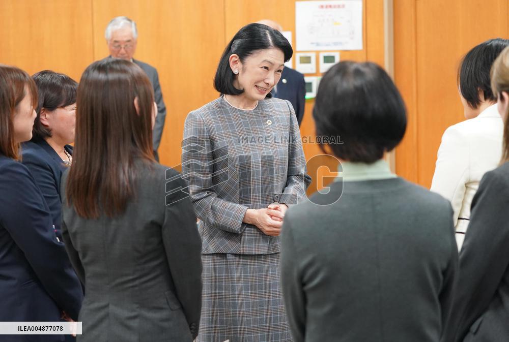 Crown princess visits maternal and child health center
