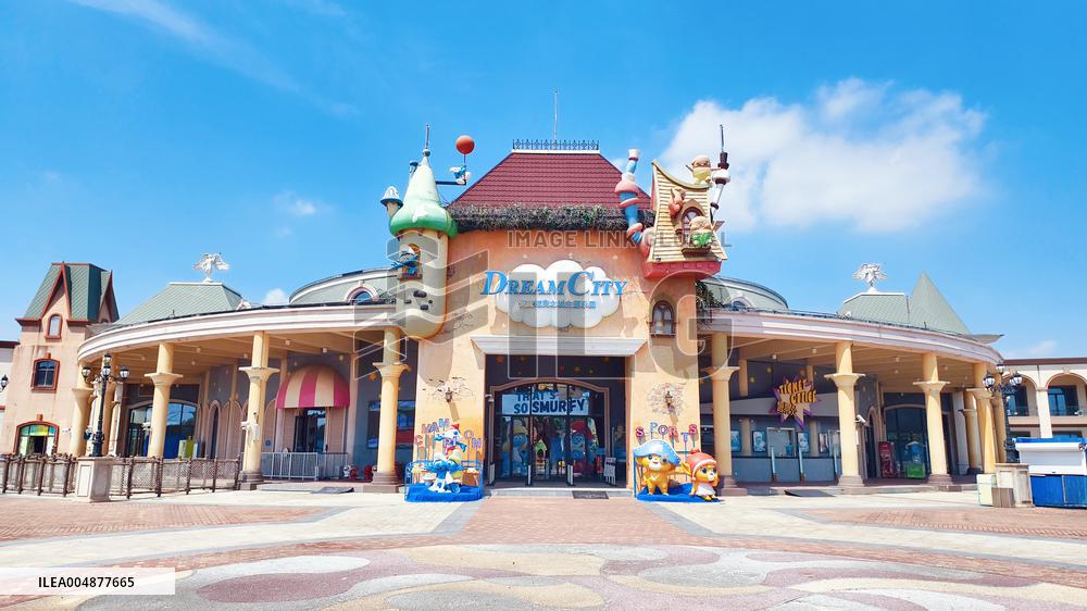 The Asia-Pacific's First Smurfs Theme Park at Shanghai Shimao Dream City