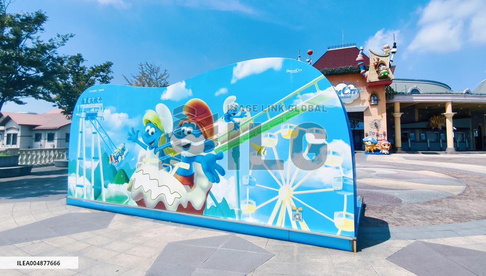 The Asia-Pacific's First Smurfs Theme Park at Shanghai Shimao Dream City