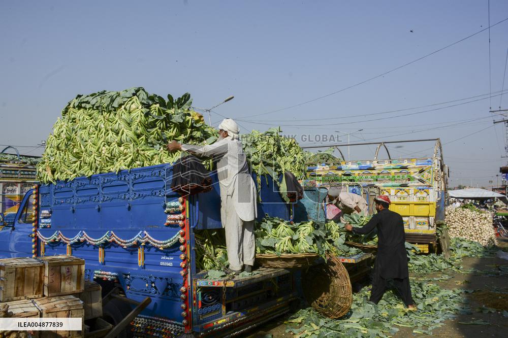 Daily life in Rawalpindi Bazaar - Pakistan