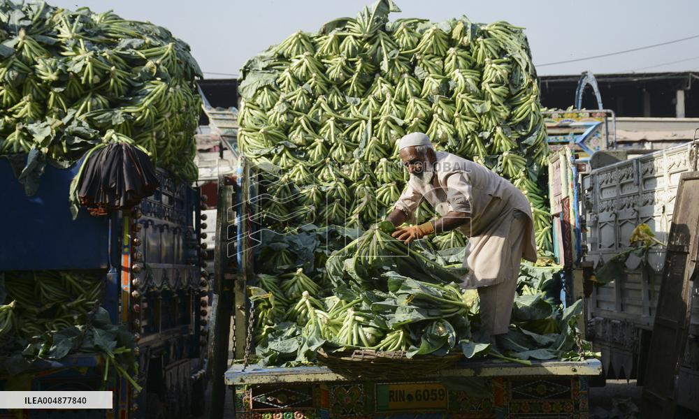 Daily life in Rawalpindi Bazaar - Pakistan