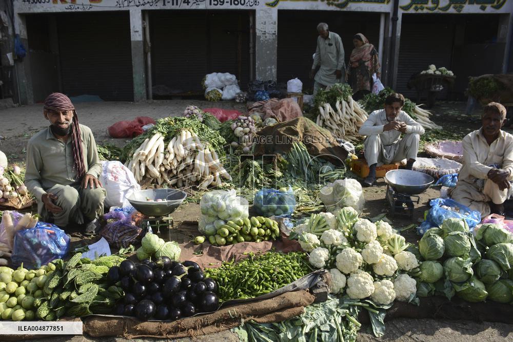 Daily life in Rawalpindi Bazaar - Pakistan
