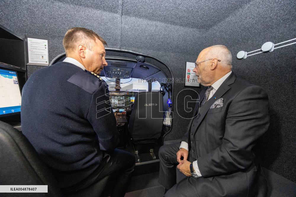 Estonian presidentÂ´s visit to the Estonian Aviation Academy
