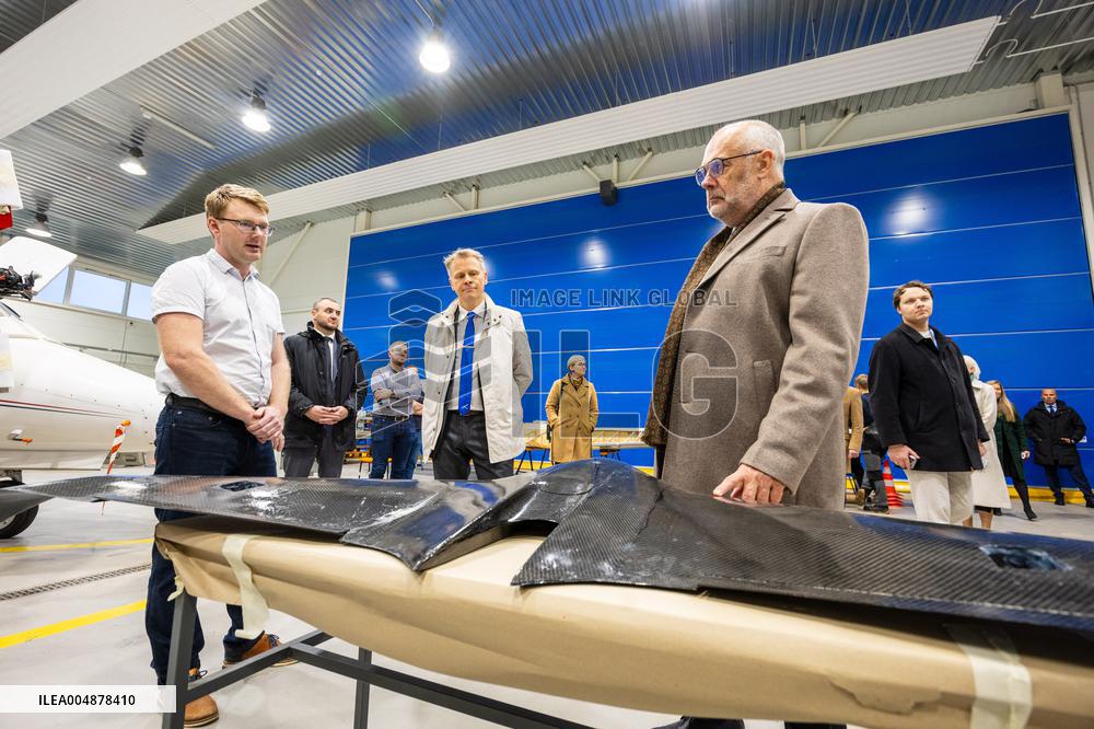 Estonian presidentÂ´s visit to the Estonian Aviation Academy