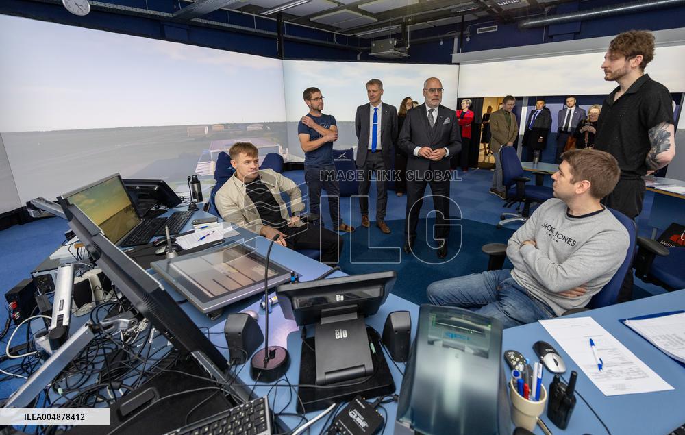 Estonian presidentÂ´s visit to the Estonian Aviation Academy