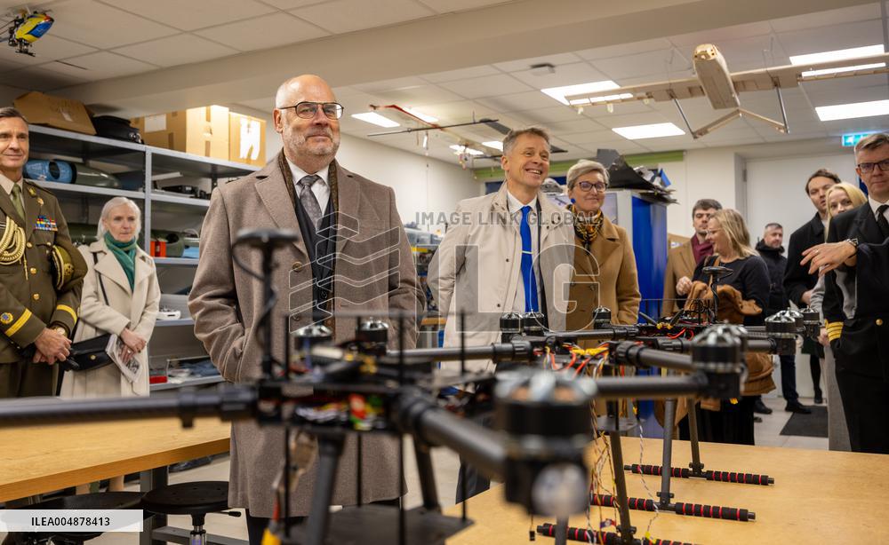 Estonian presidentÂ´s visit to the Estonian Aviation Academy