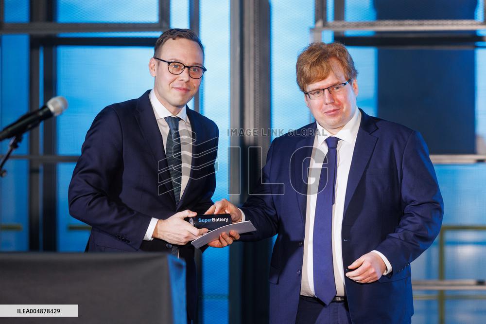 Skeleton Technologies opens plant in Finland