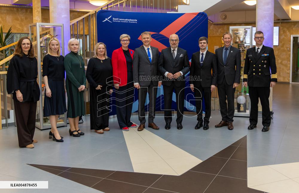 Estonian presidentÂ´s visit to the Estonian Aviation Academy