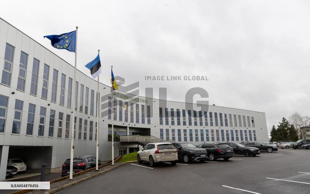 Estonian presidentÂ´s visit to the Estonian Aviation Academy