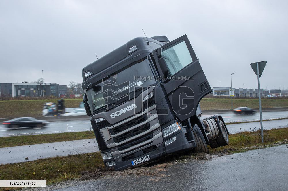 Accident involving a truck