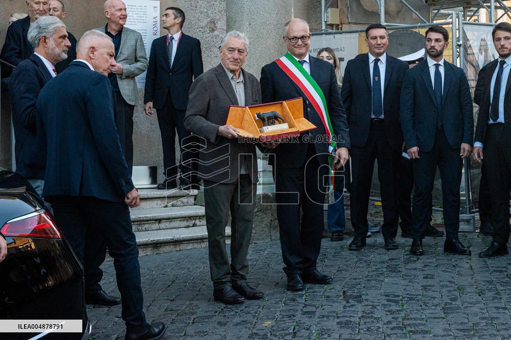 Robert De Niro Recieves The Capitoline Wolf - Rome