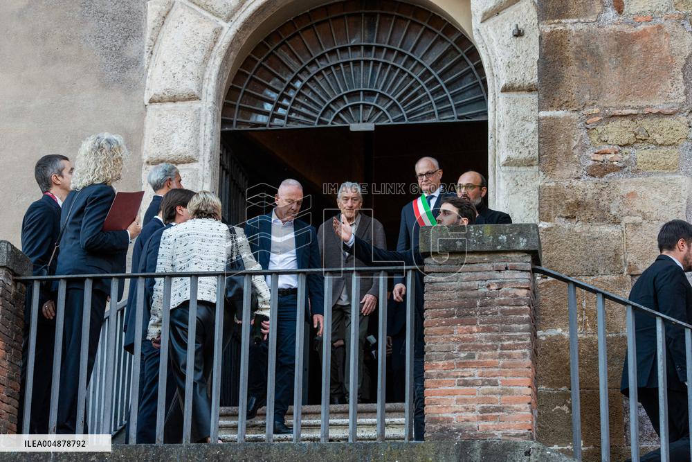 Robert De Niro Recieves The Capitoline Wolf - Rome