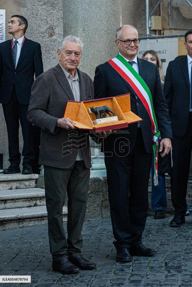 Robert De Niro Recieves The Capitoline Wolf - Rome