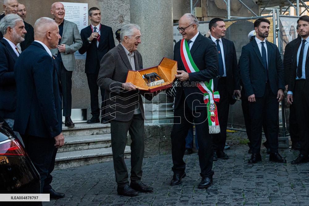 Robert De Niro Recieves The Capitoline Wolf - Rome