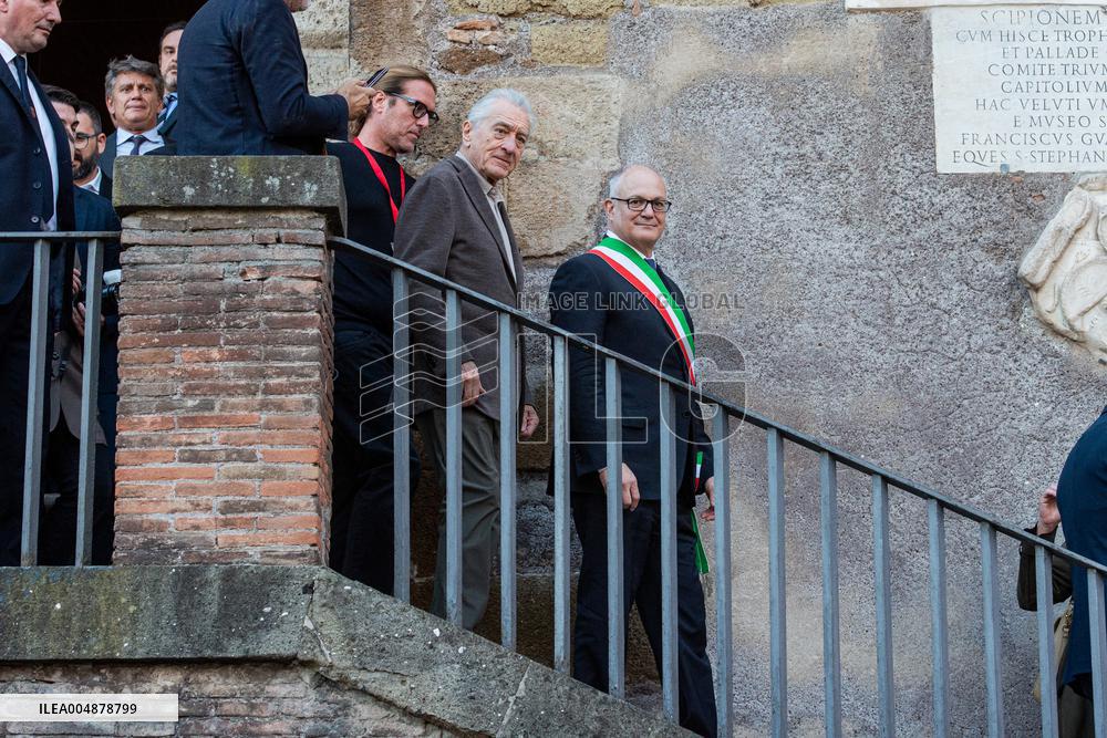 Robert De Niro Recieves The Capitoline Wolf - Rome