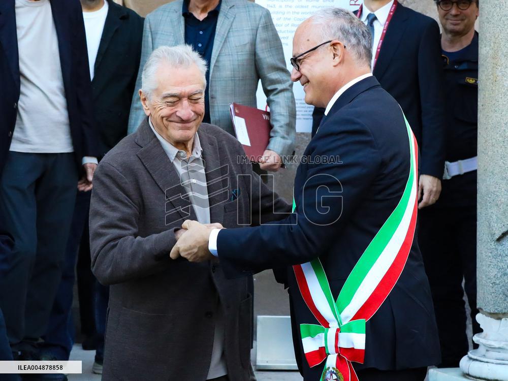 Robert De Niro Recieves The Capitoline Wolf - Rome