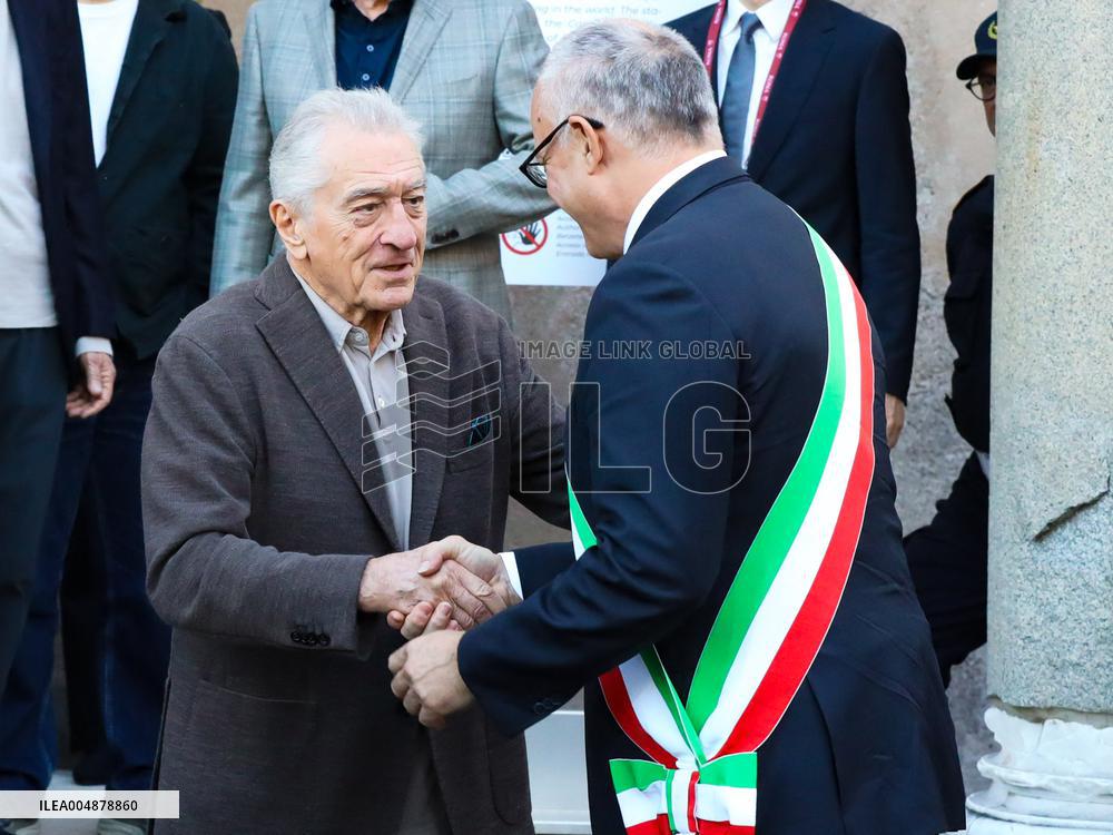 Robert De Niro Recieves The Capitoline Wolf - Rome