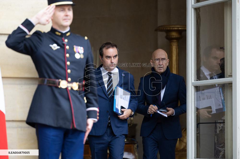 Prime Minister Meets with Regional Presidents - Versailles