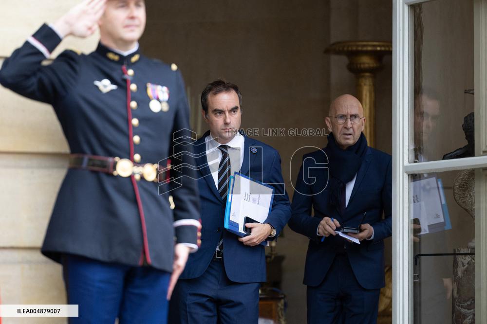 Prime Minister Meets with Regional Presidents - Versailles